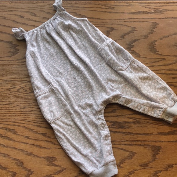 ⭐️ Carter’s Sleeveless Pants Romper - Picture 1 of 6